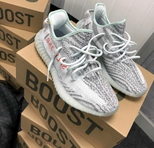 Yeezy Sneakers Pallets - Image 4
